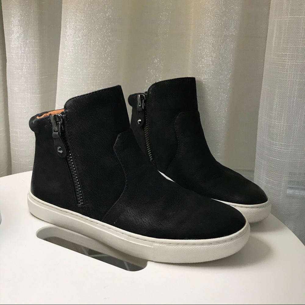 Claire Gentle Soul sneakers by Kenneth Cole